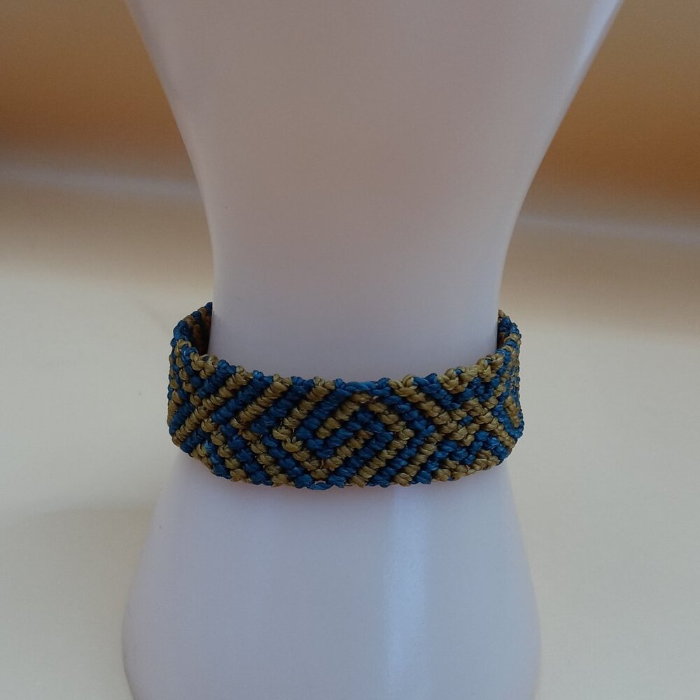 Handmade Macramé Bracelet Andean Labyrinth Design